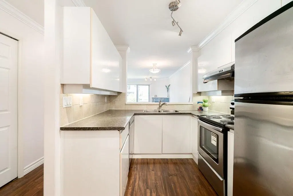 Photo 4 of 35 at #301 – 210 Carnarvon Street