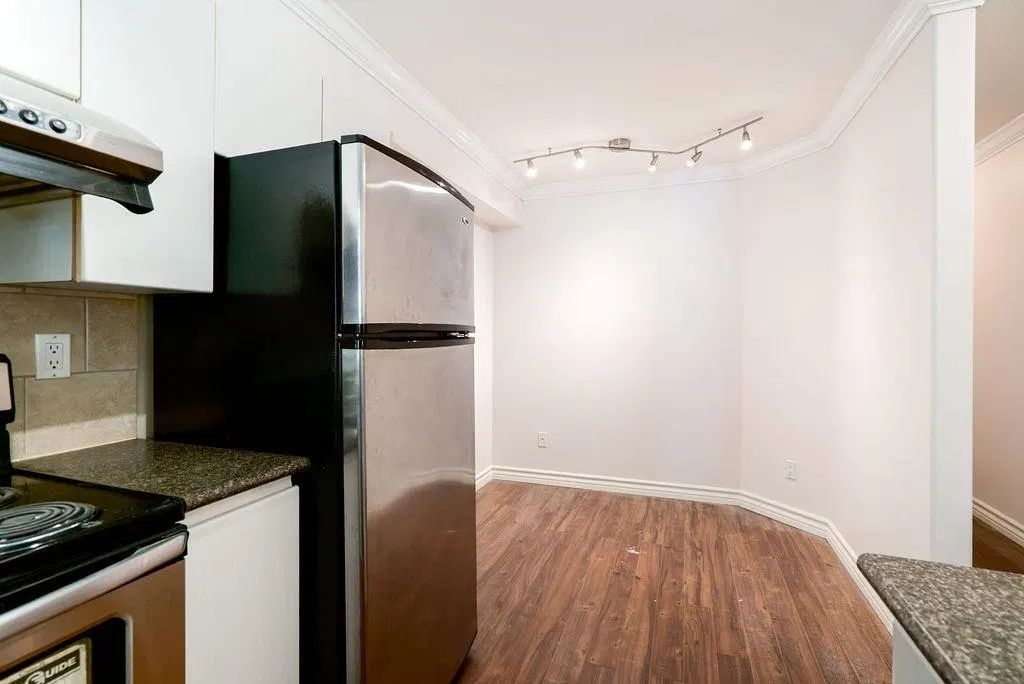 Photo 5 of 35 at #301 – 210 Carnarvon Street