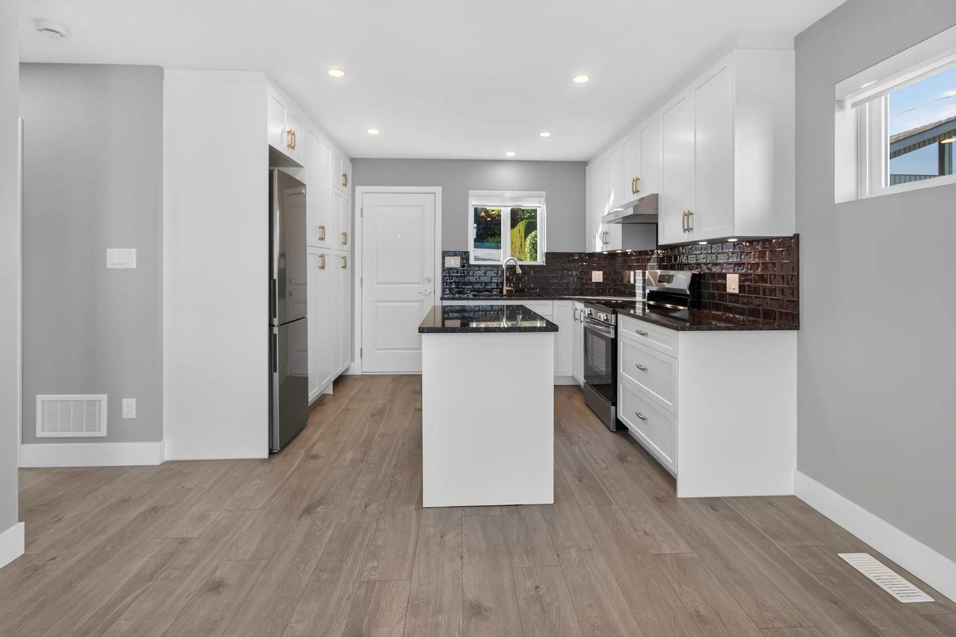 Photo 5 of 14 at 7081 Belcarra Drive