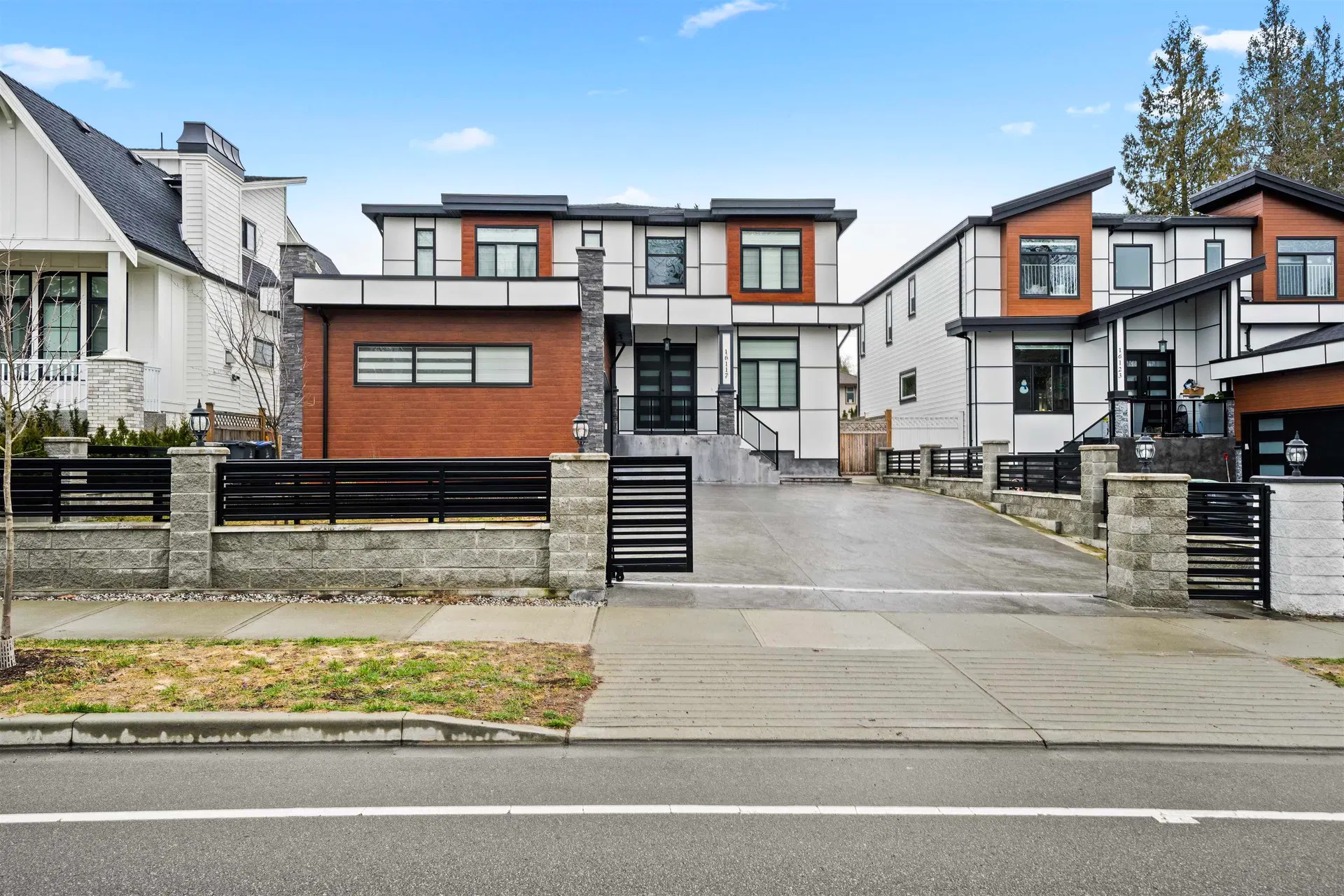 Photo 1 of 32 at 16117 108 Avenue