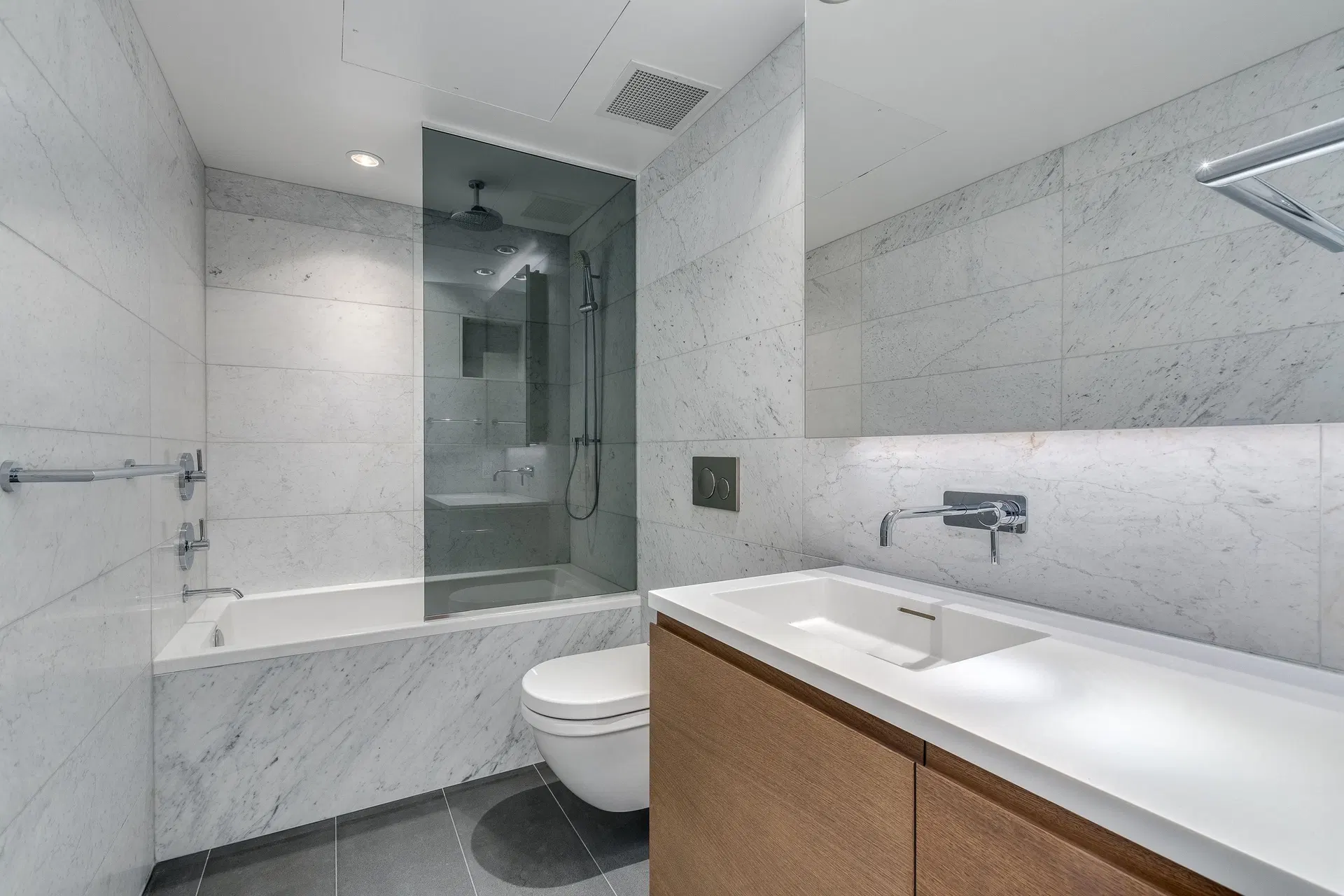 Photo 4 of 18 at #1002 – 1289 Hornby Street