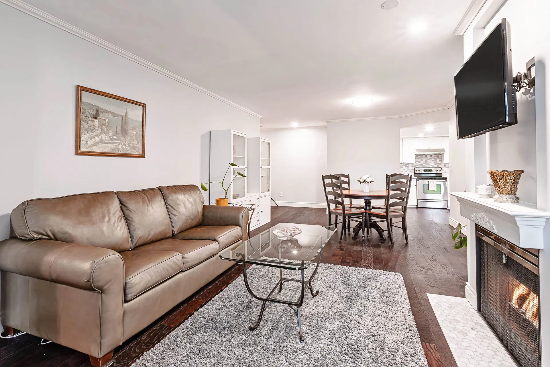 Photo 4 of 24 at #305 – 2925 Glen Drive