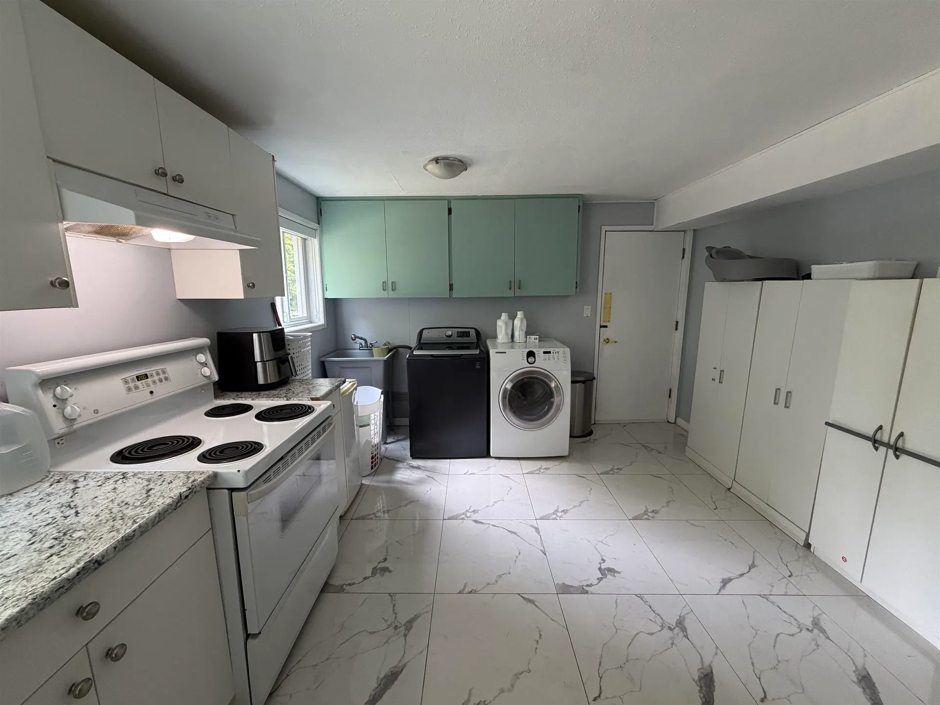 Photo 5 of 22 at 5237 12 Avenue