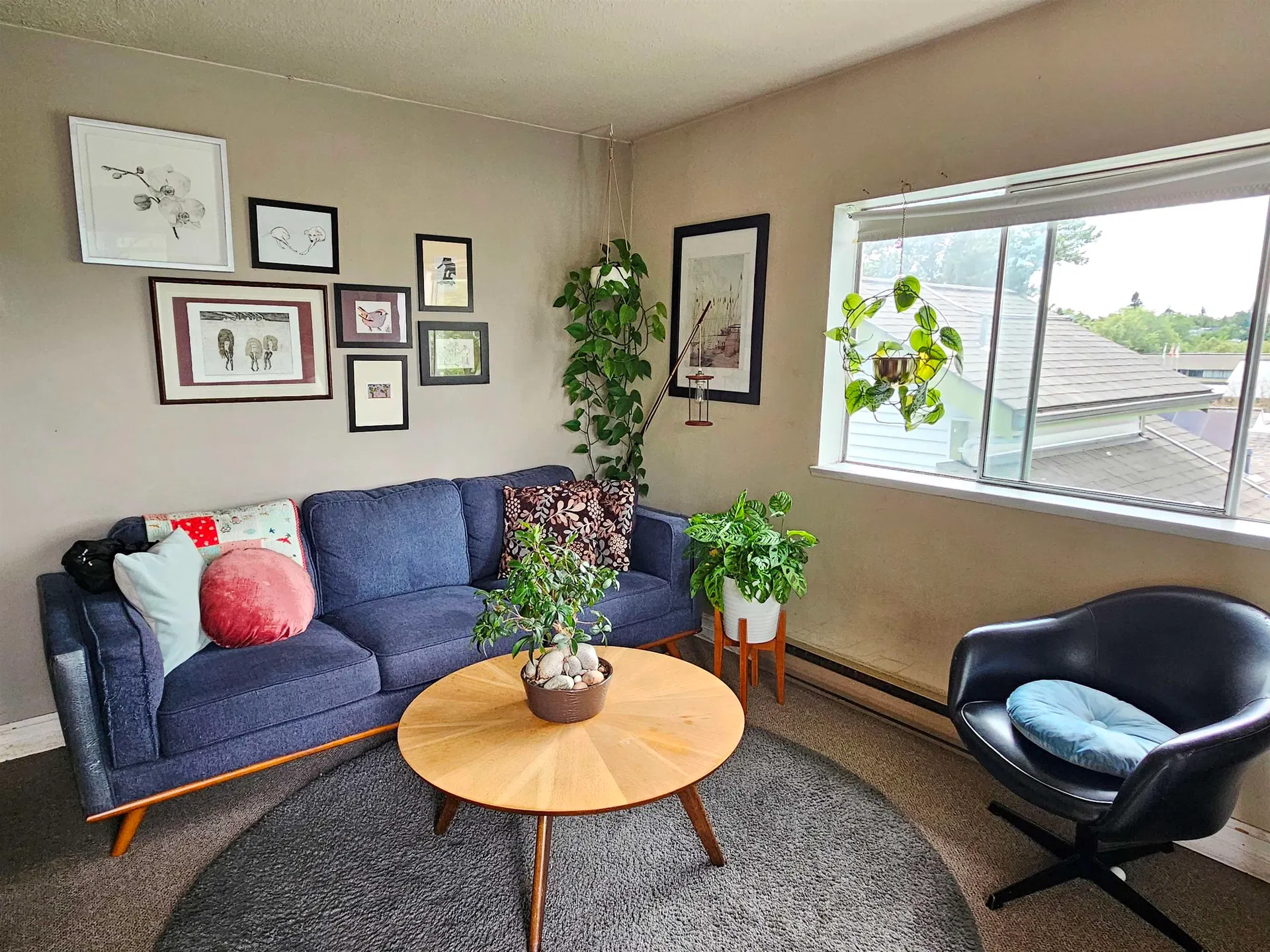 Photo 4 of 40 at 1244 E 8th Avenue