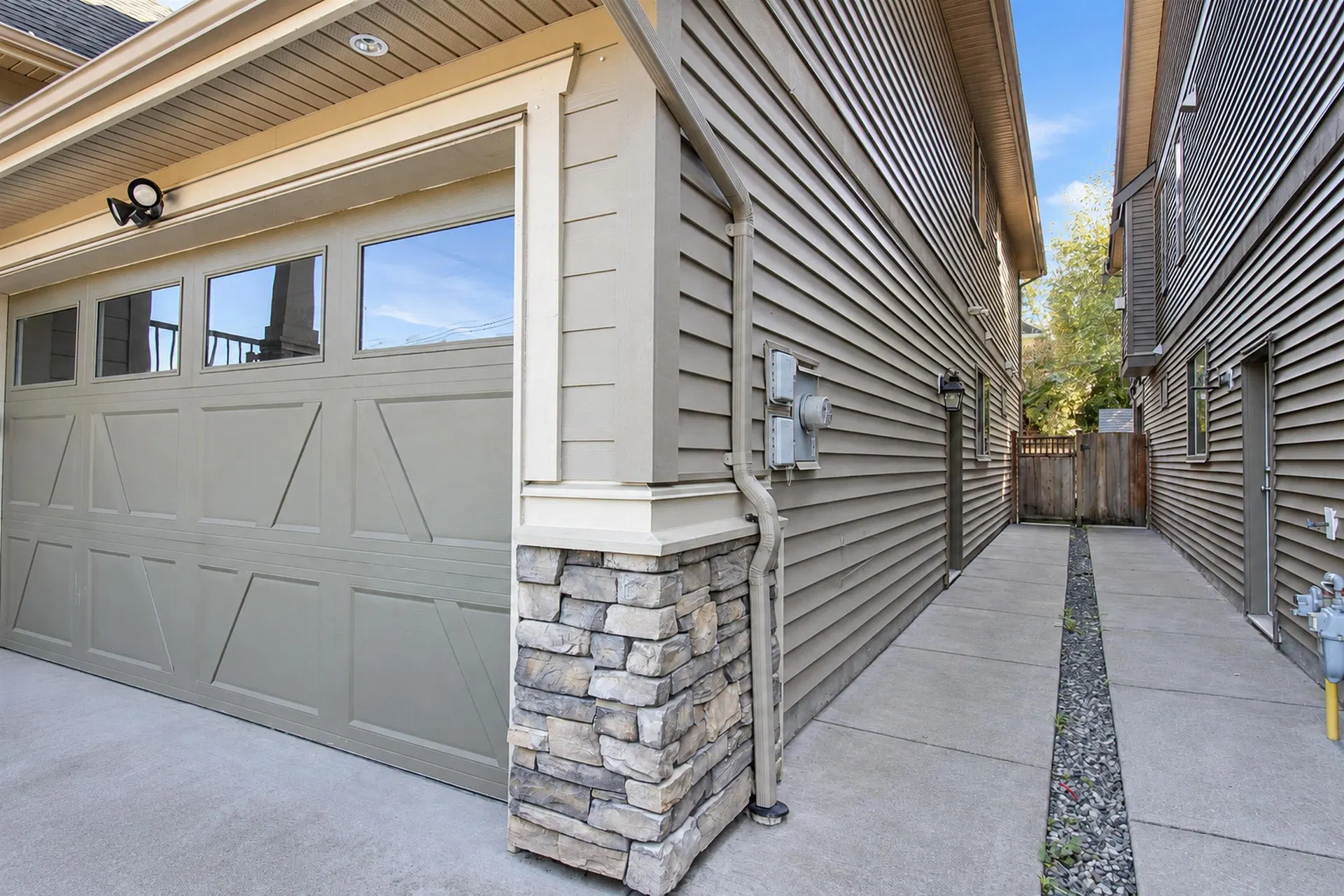 Photo 4 of 40 at 32614 Tunbridge Avenue