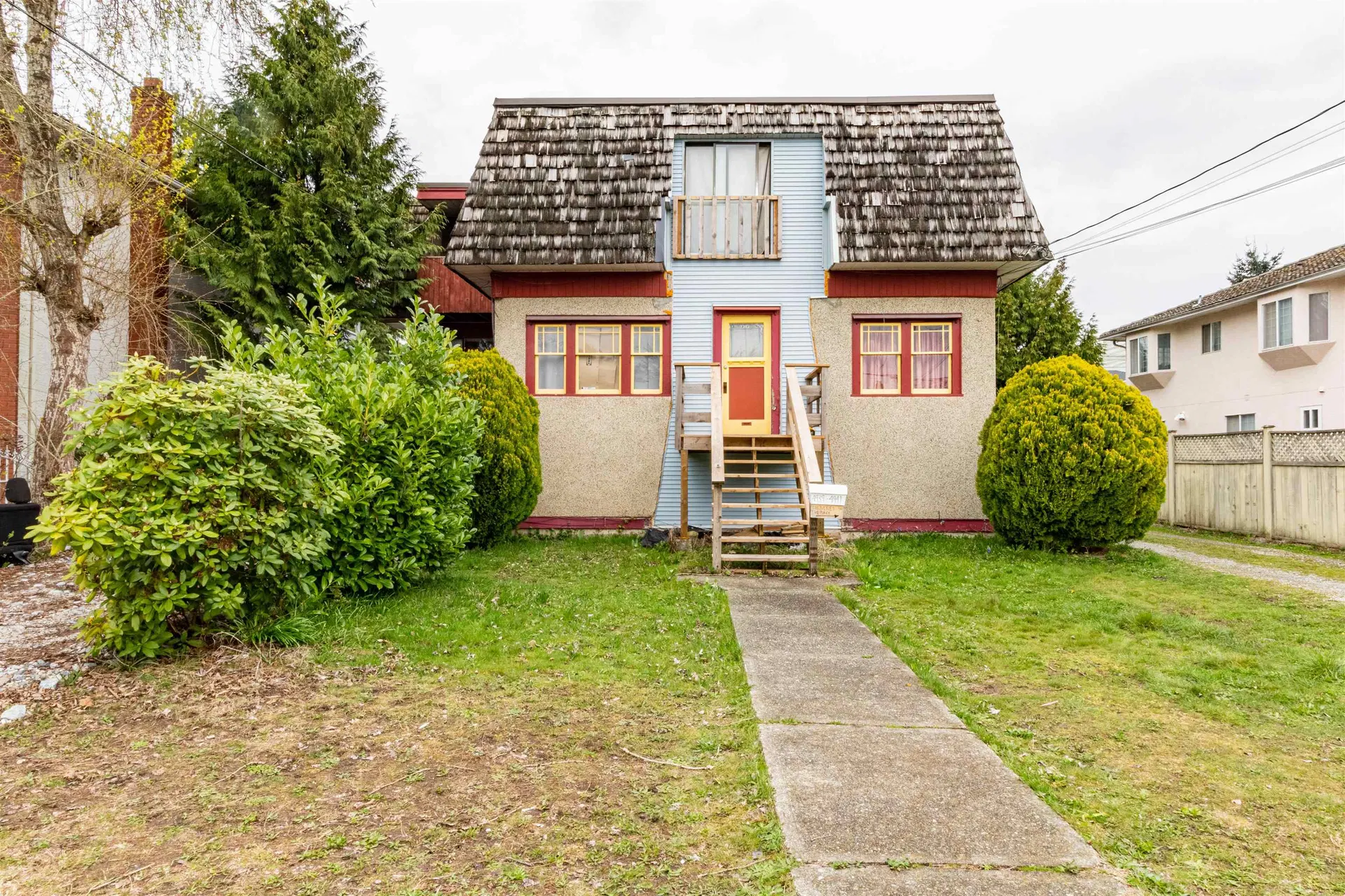Photo 2 of 7 at 4939 Sidley Street