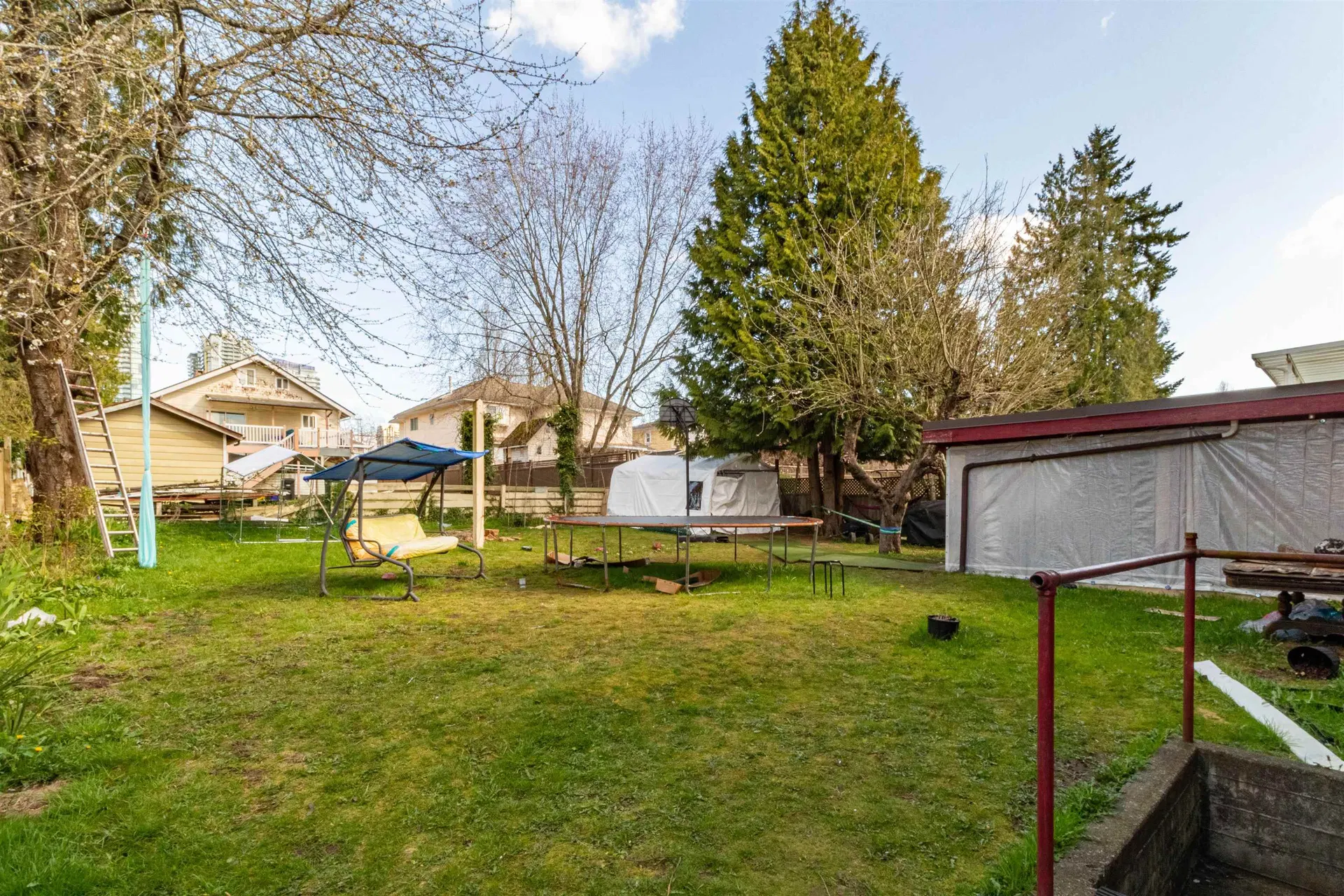 Photo 4 of 7 at 4939 Sidley Street