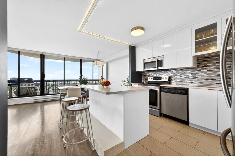 Photo 2 of 33 at #1903 – 6540 Burlington Avenue