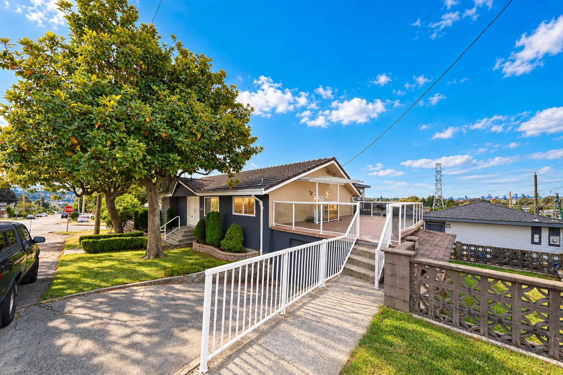 Photo 4 of 32 at 775 Esmond Avenue