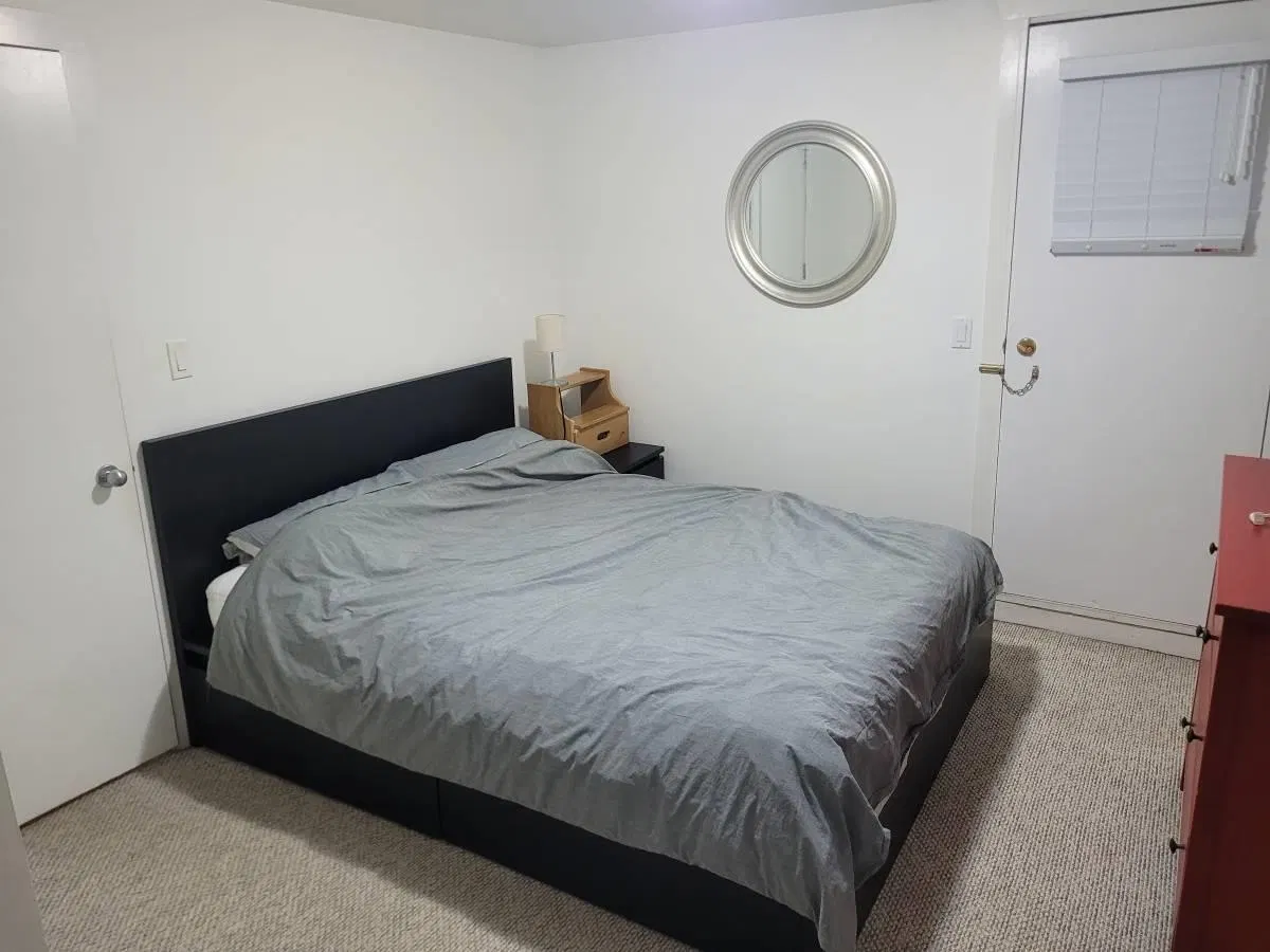 Photo 5 of 9 at 831 W 24th Street