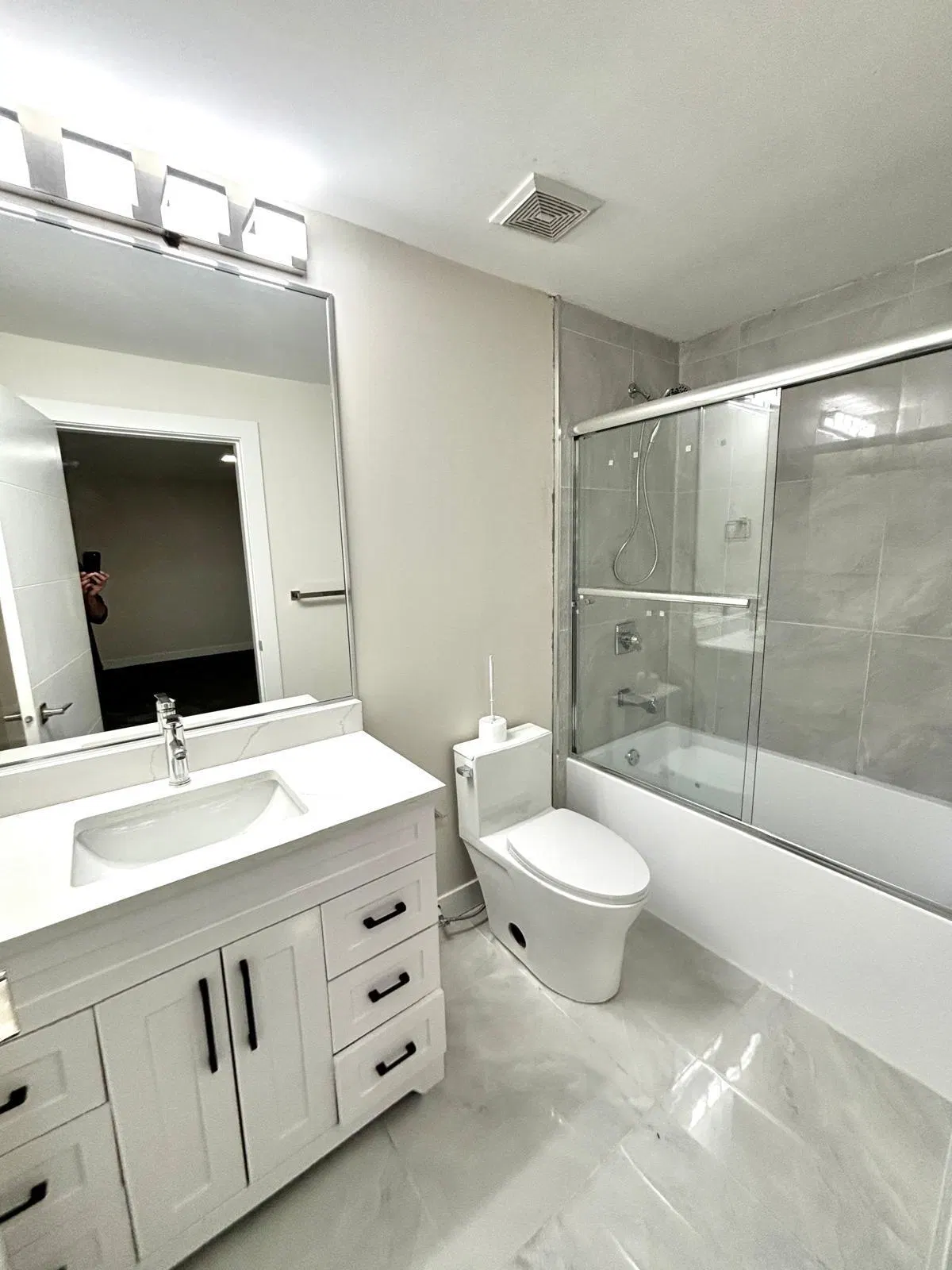 Photo 4 of 19 at 20277 36 Avenue