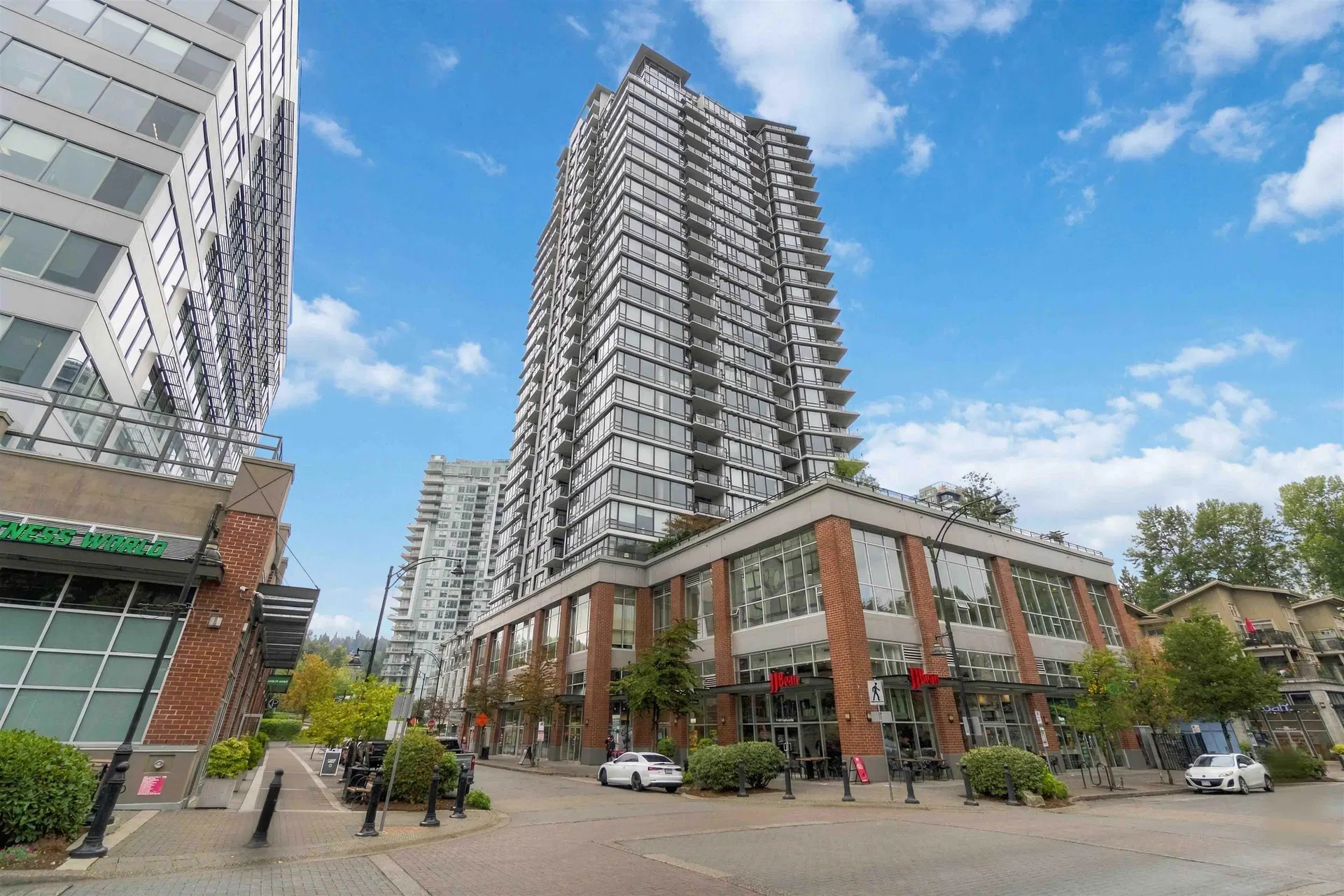 Photo 2 of 31 at #1802 – 400 Capilano Road