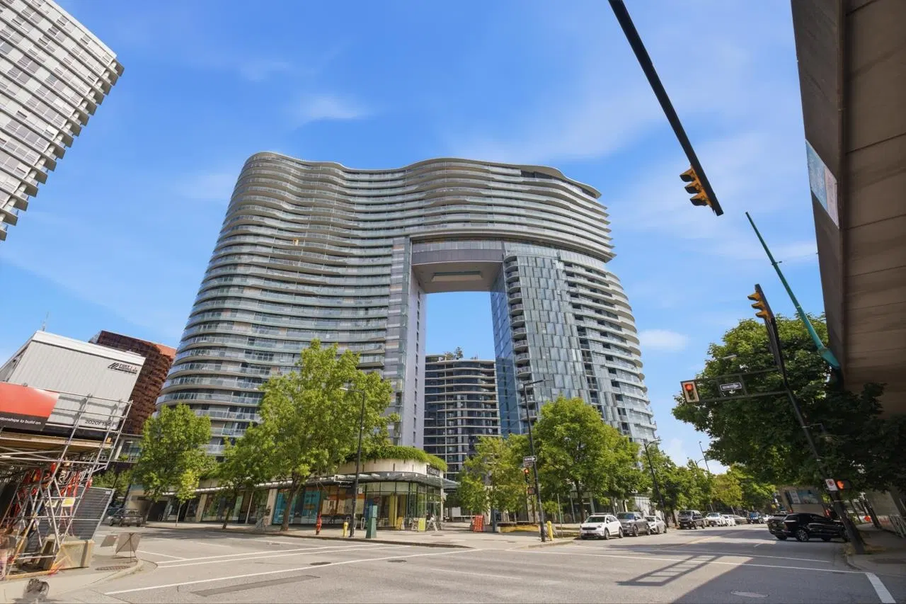 #2007 – 89 Nelson Street