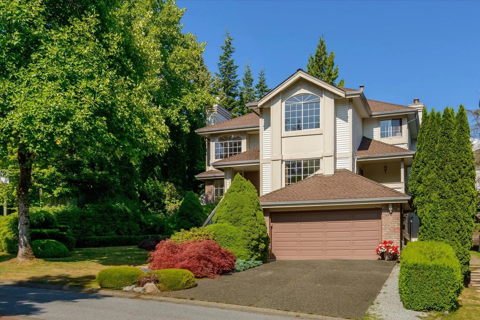 Photo 1 of 22 at 102 Aspenwood Drive