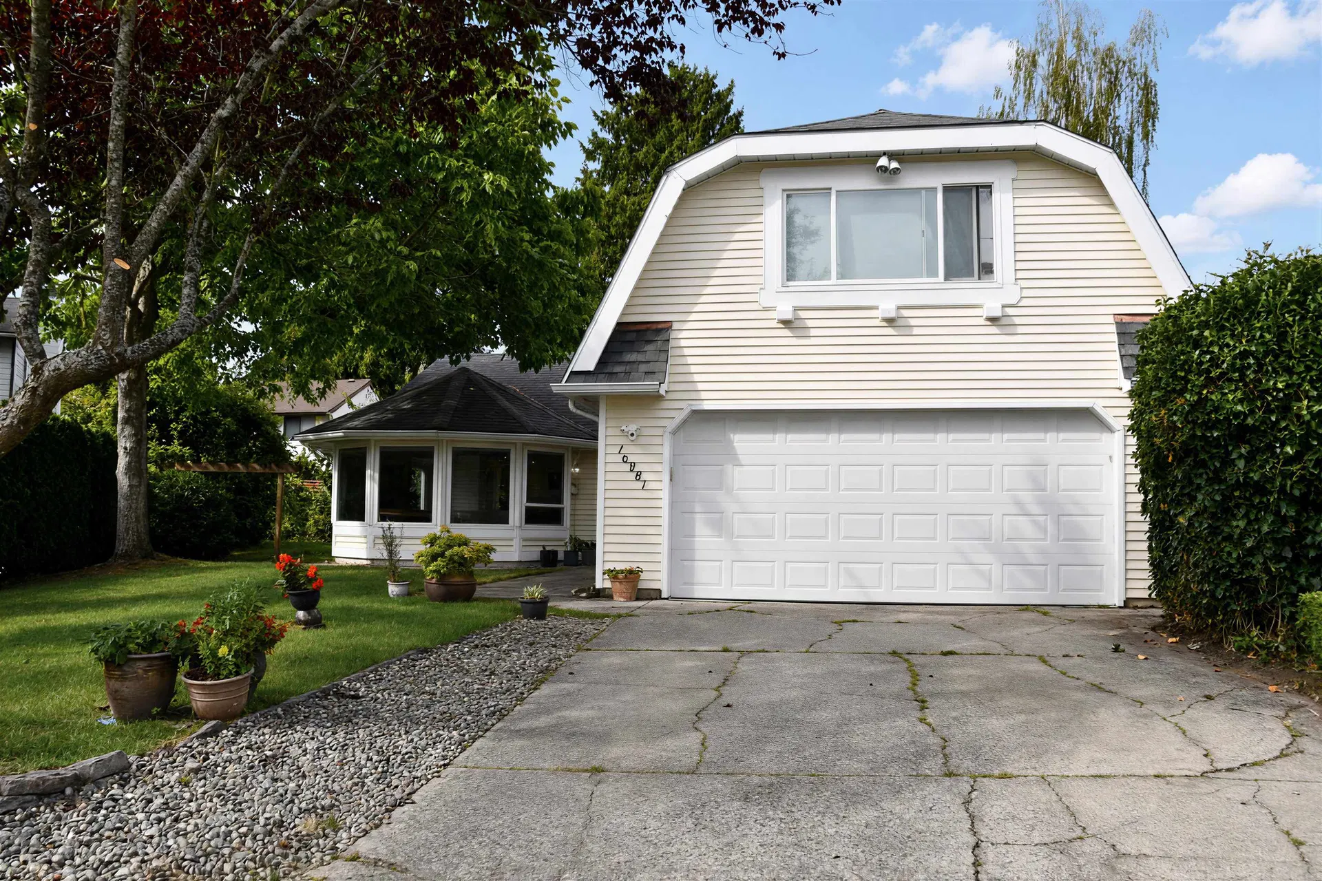 Photo 3 of 36 at 16281 11 Avenue
