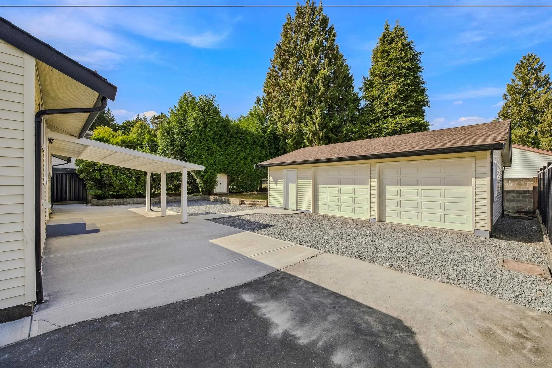 Photo 5 of 38 at 11055 Oriole Drive