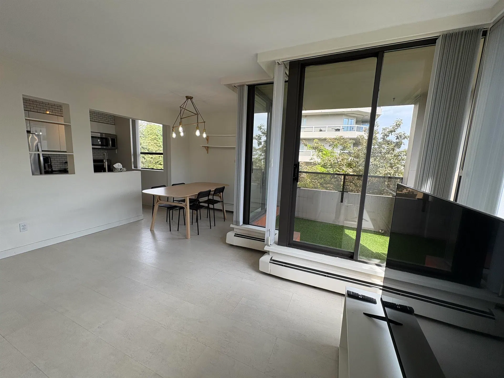 Photo 2 of 14 at #502 – 1737 Duchess Avenue