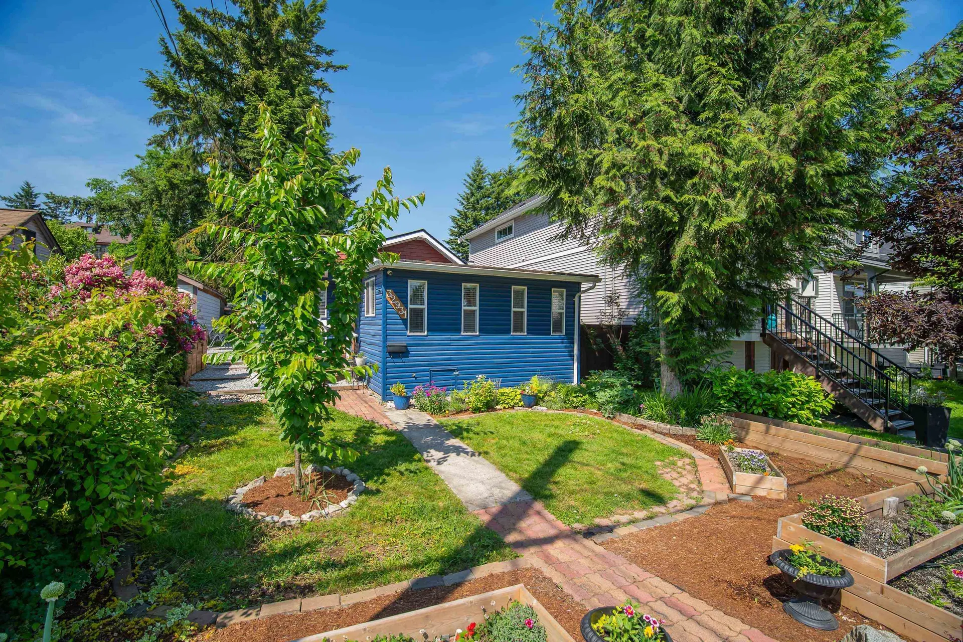 Photo 3 of 38 at 32931 1 Avenue