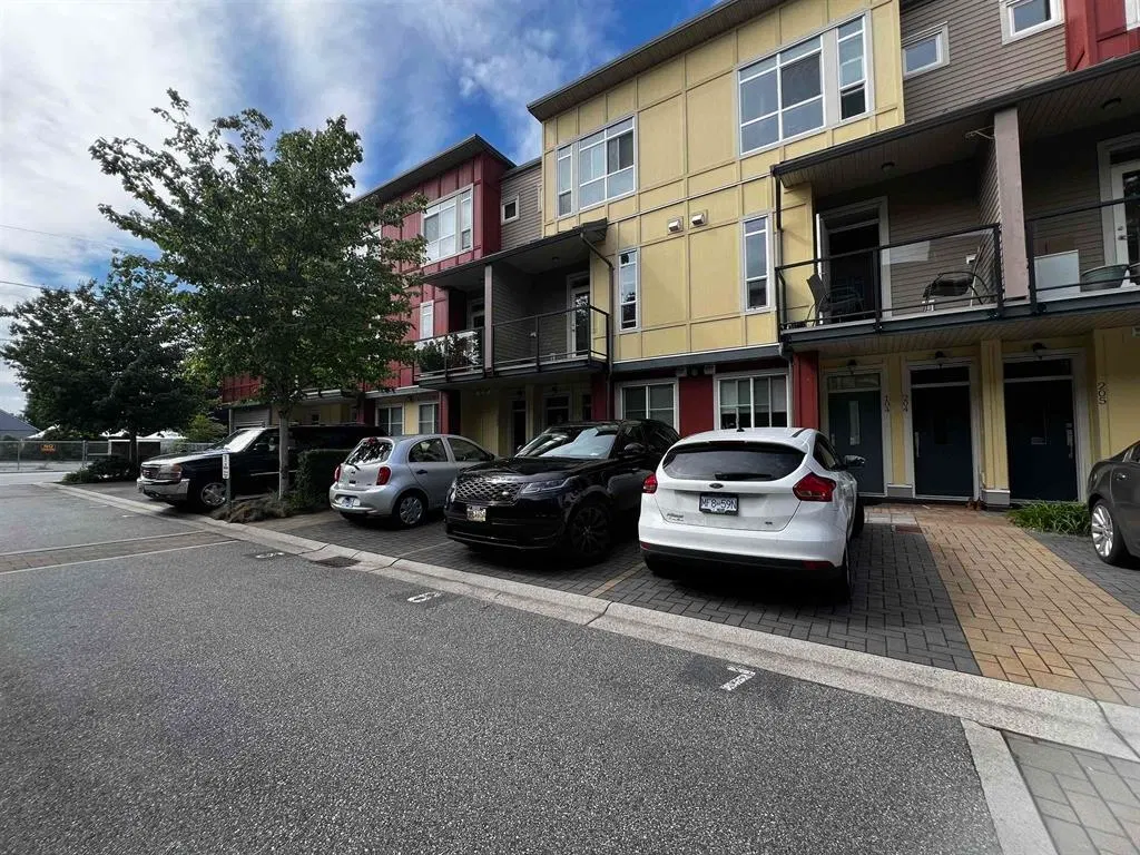 Photo 3 of 27 at #203 – 4808 Linden Drive