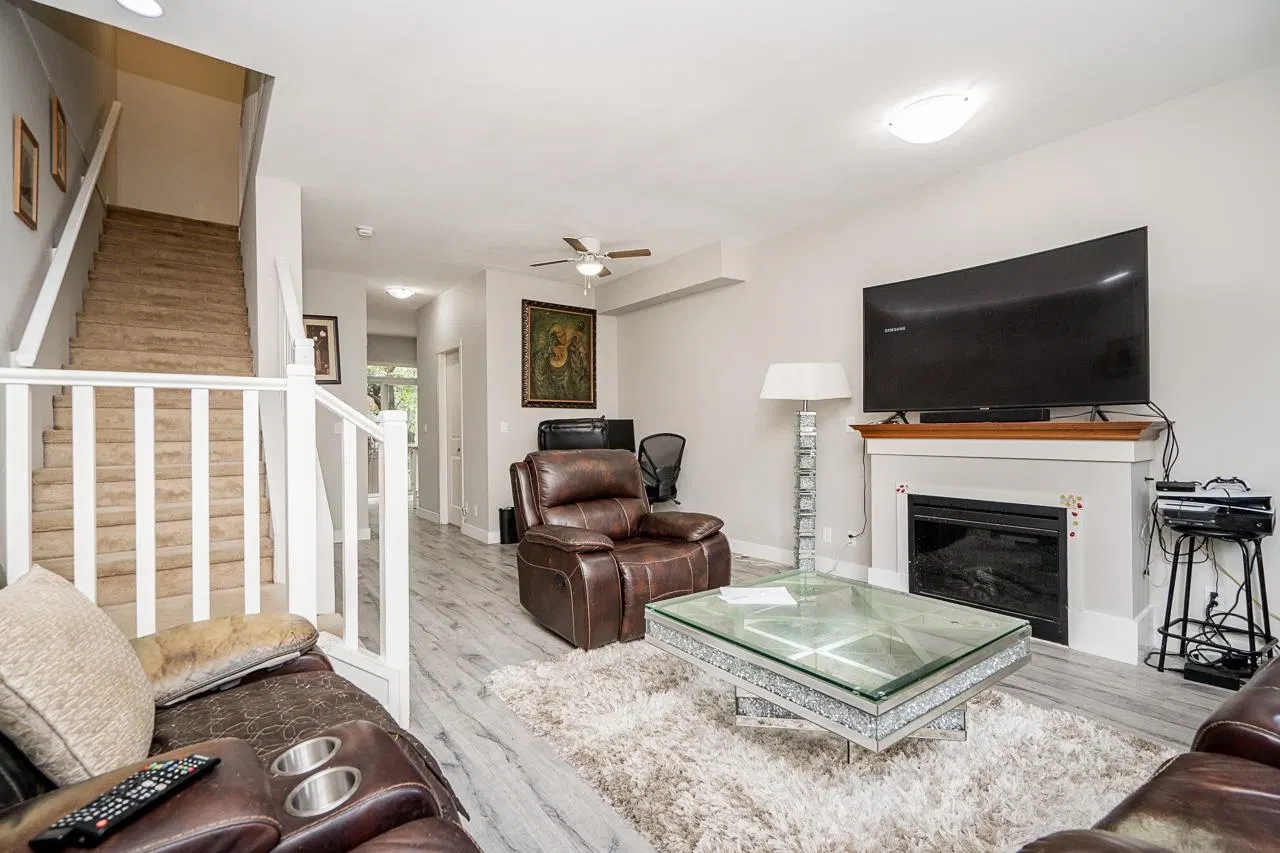 Photo 3 of 40 at #11 – 16772 61 Avenue