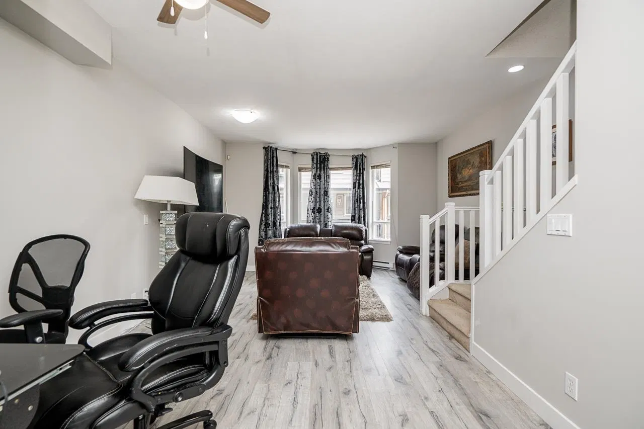 Photo 4 of 40 at #11 – 16772 61 Avenue