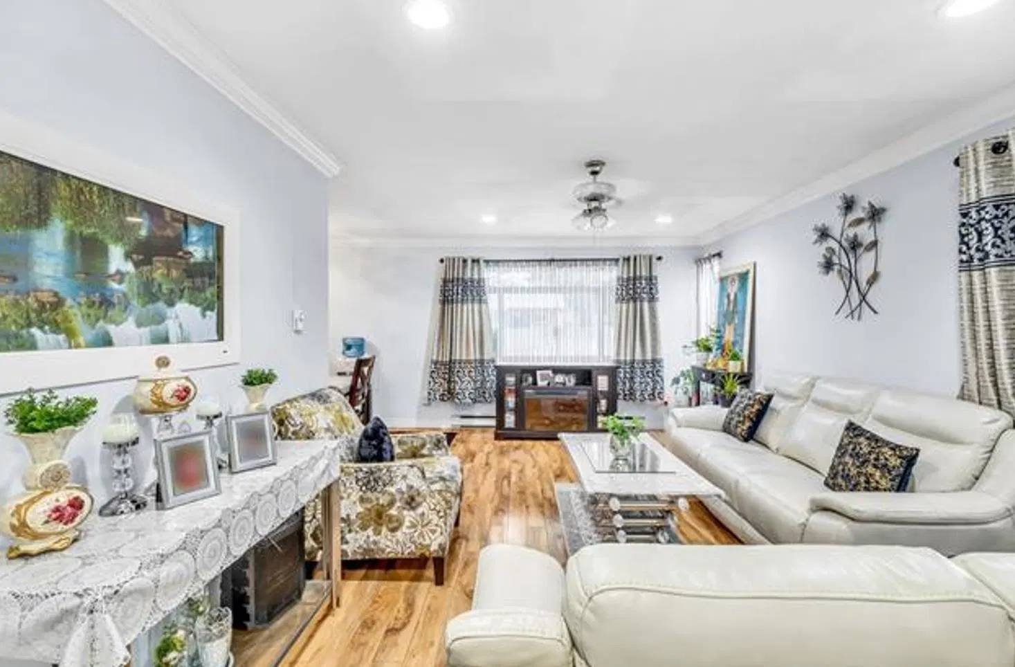 Photo 5 of 16 at 6613 134 Street