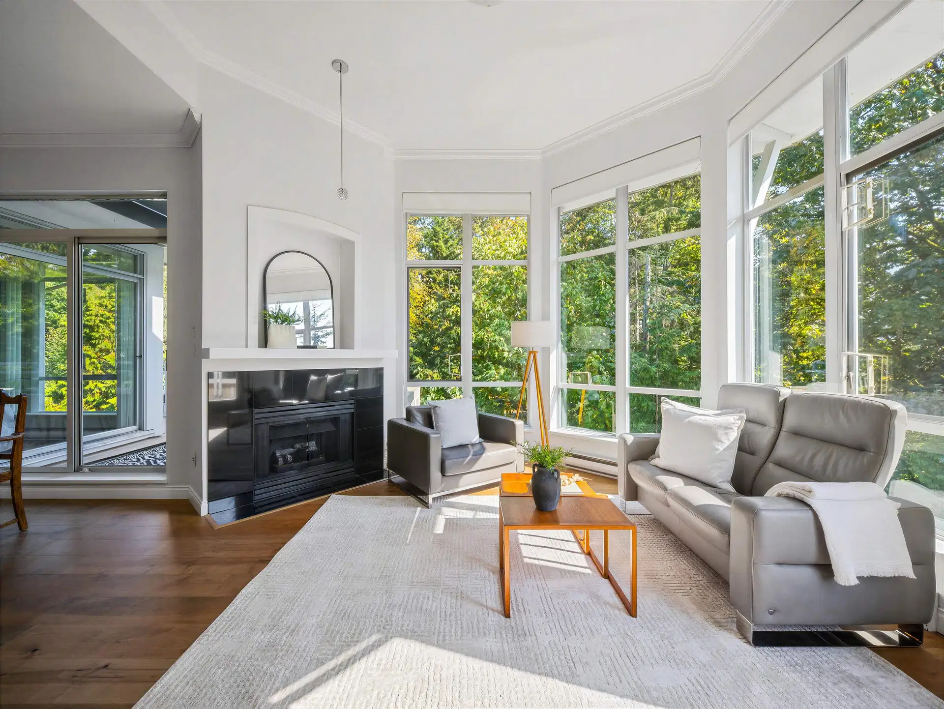#521 – 3629 Deercrest Drive