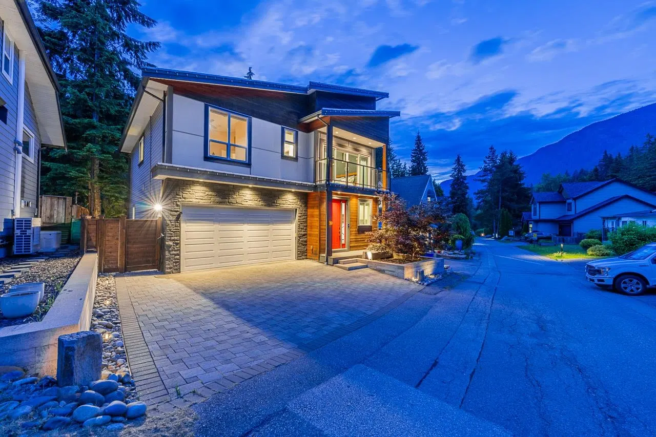 #30 – 3295 Sunnyside Road