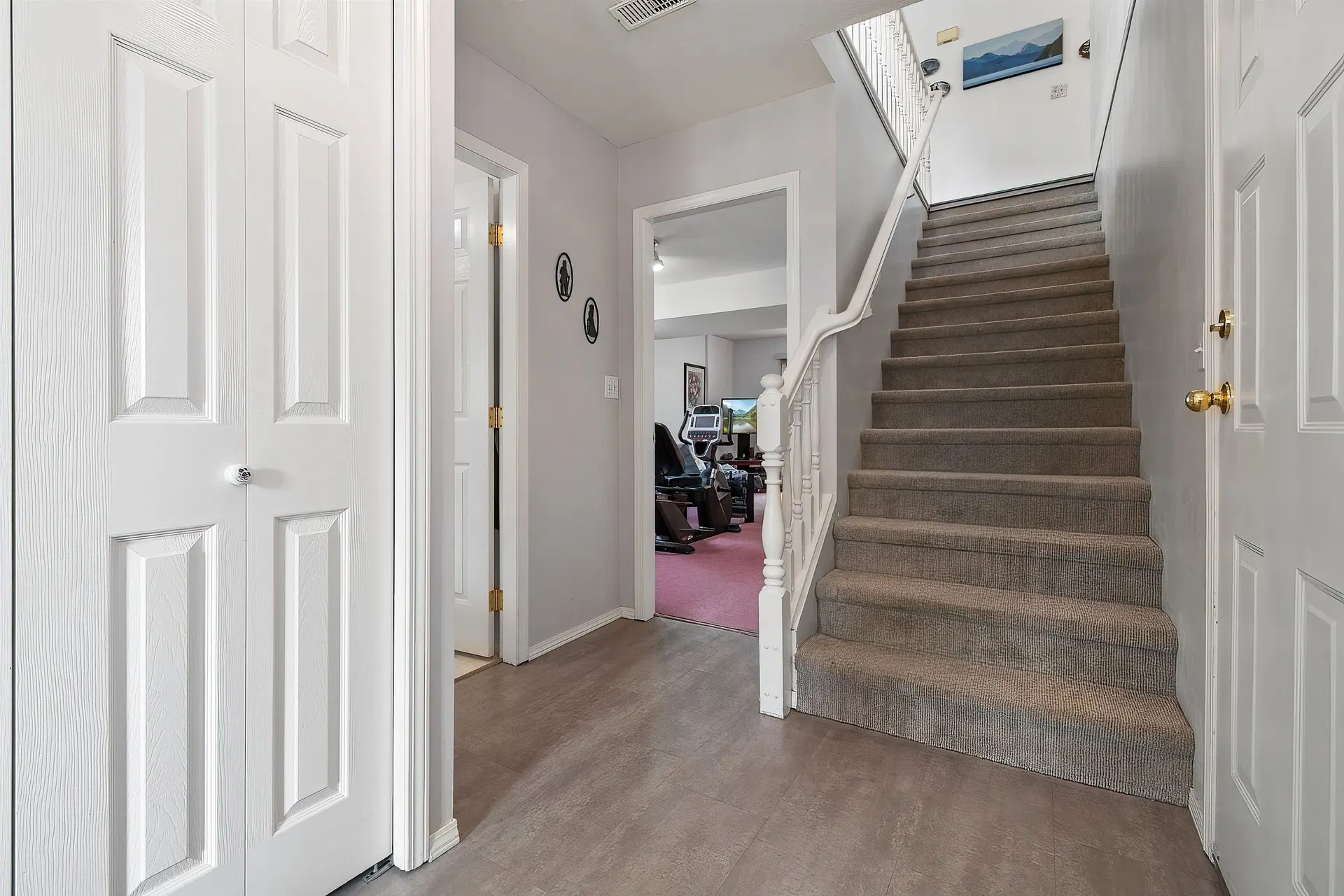 Photo 4 of 37 at 425 Hadway Drive