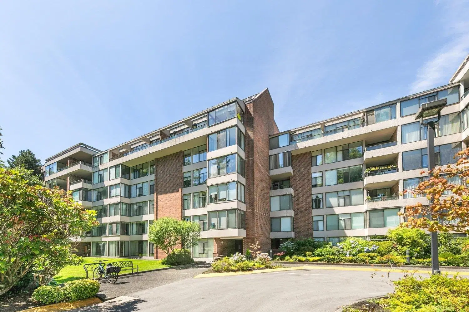 #309 – 4101 Yew Street