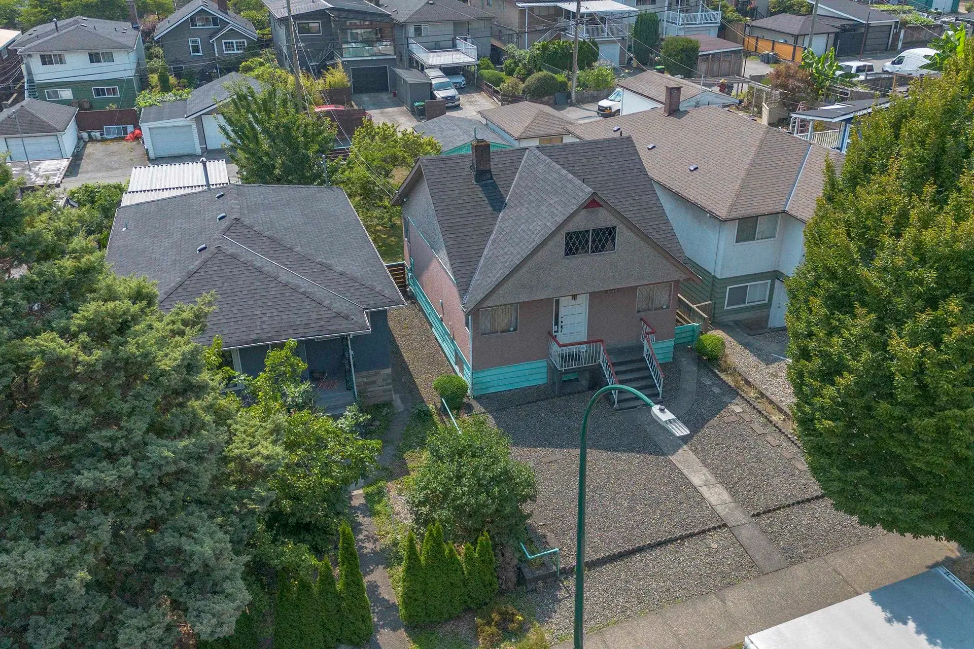 Photo 4 of 40 at 3148 E 1st Avenue