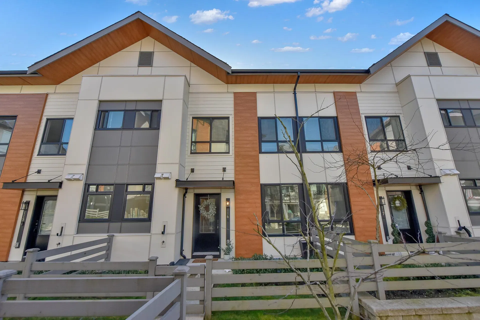 Photo 4 of 40 at #116 – 15111 Edmund Drive