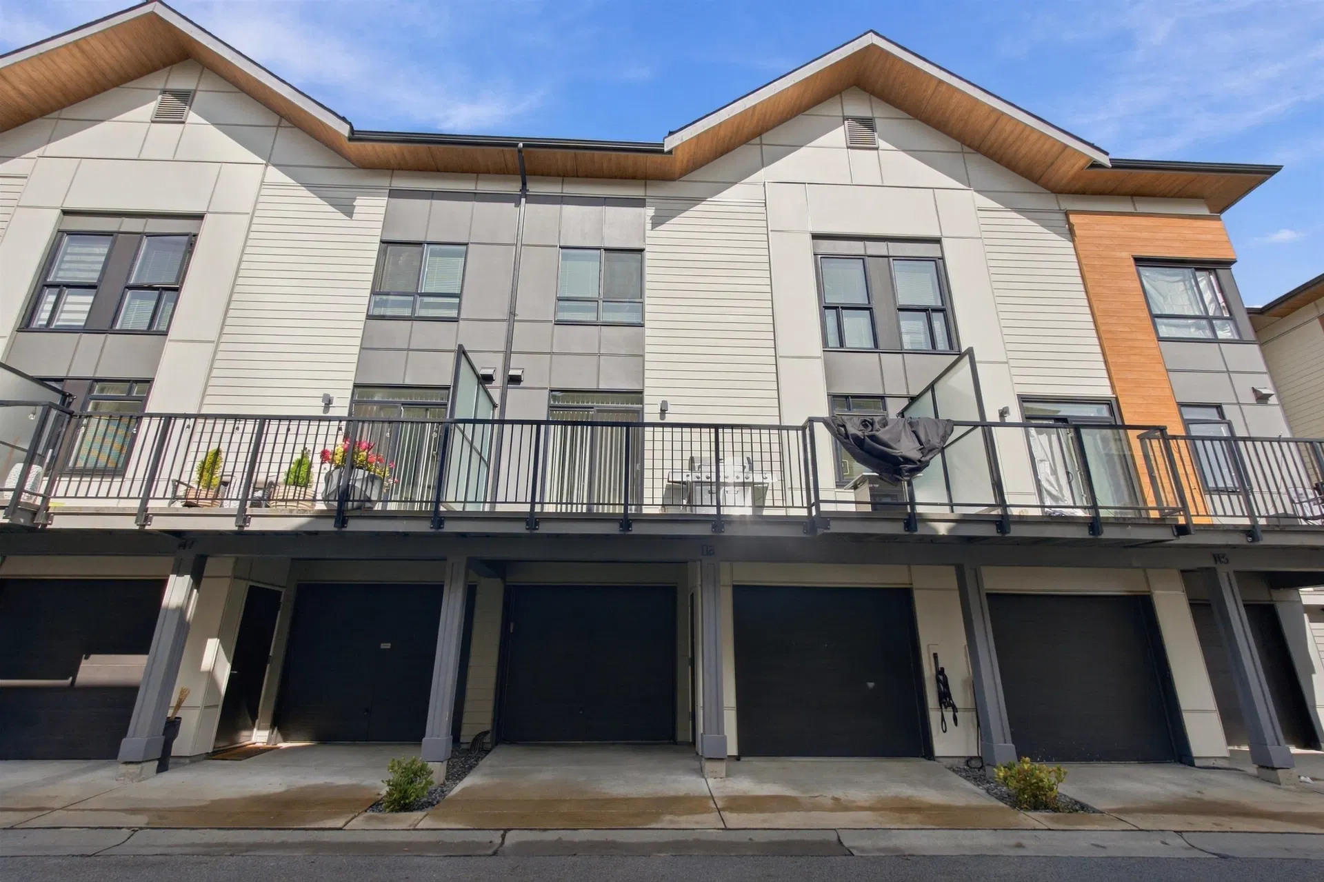 Photo 5 of 40 at #116 – 15111 Edmund Drive