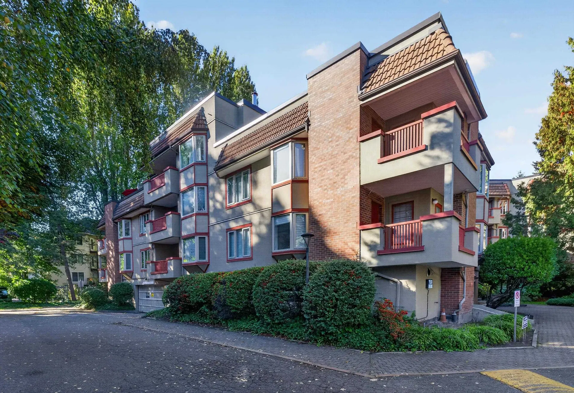 Photo 2 of 38 at #216 – 7531 Minoru Boulevard