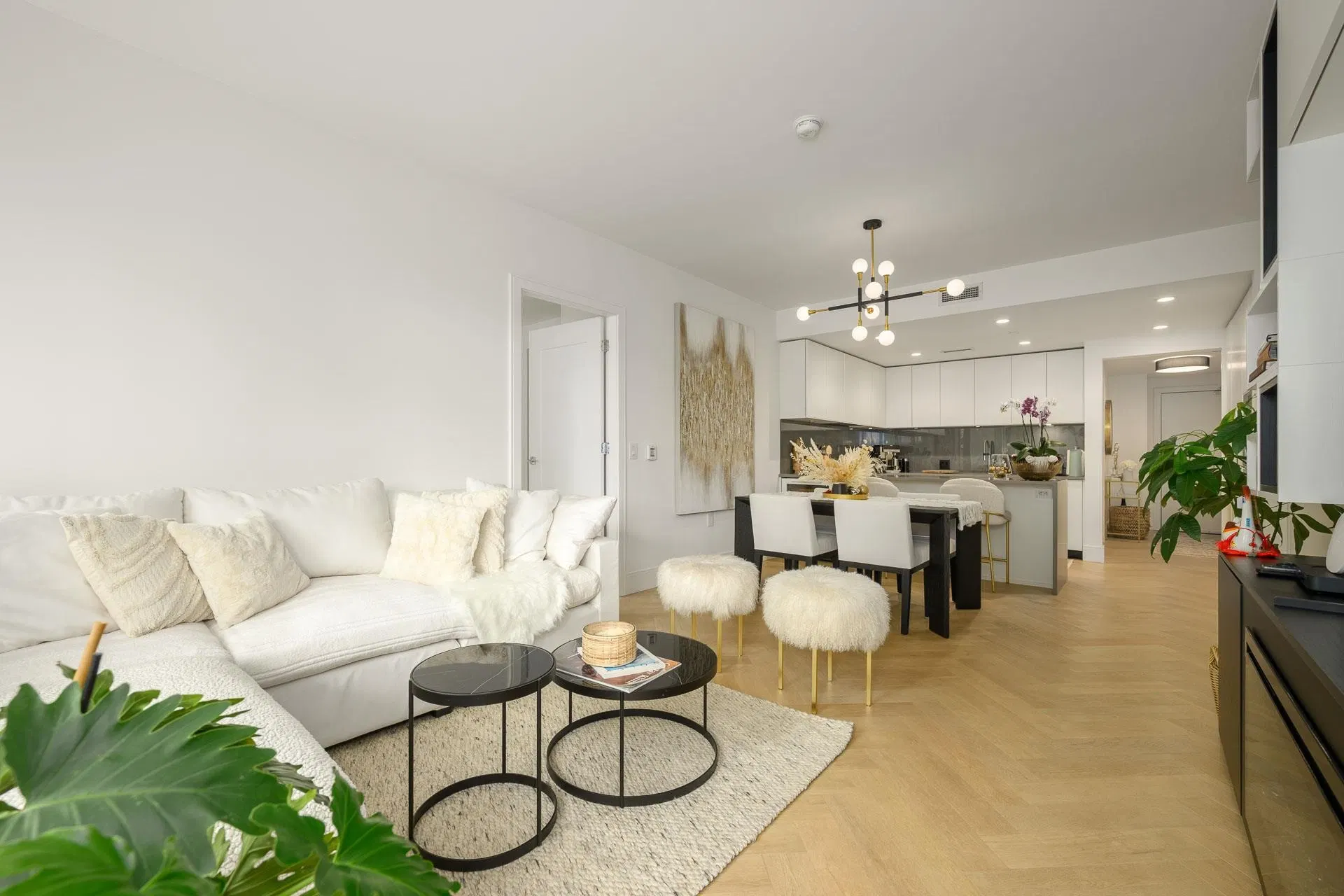 #204 – 4675 Cambie Street