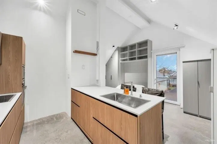 Photo 1 of 17 at #3 – 829 Keefer Street