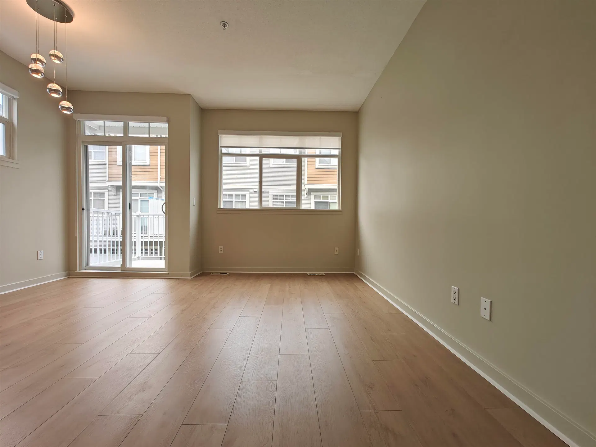 Photo 5 of 24 at 3265 Clermont Mews