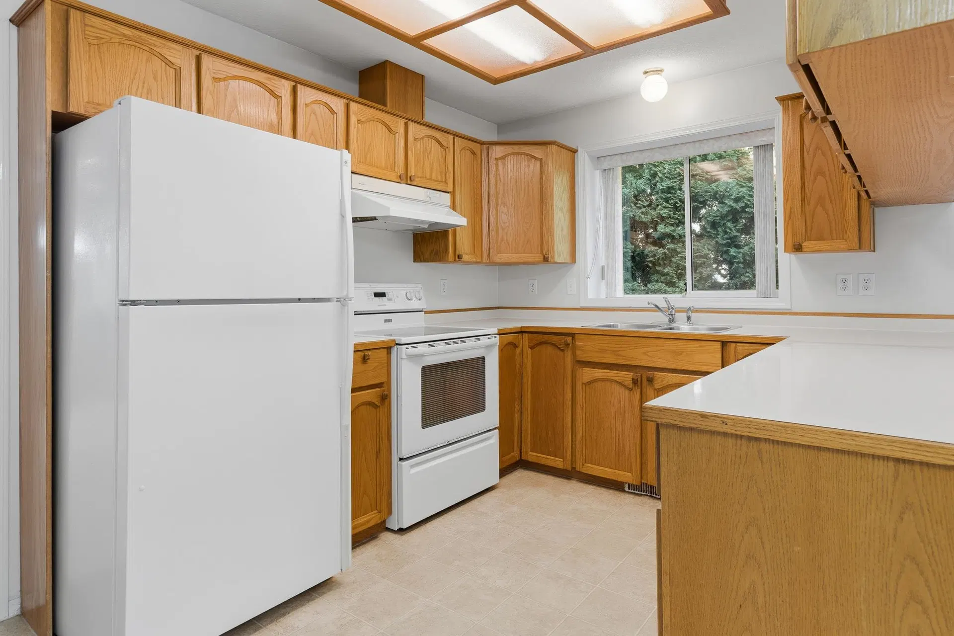 Photo 5 of 40 at 7660 Sapphire Drive