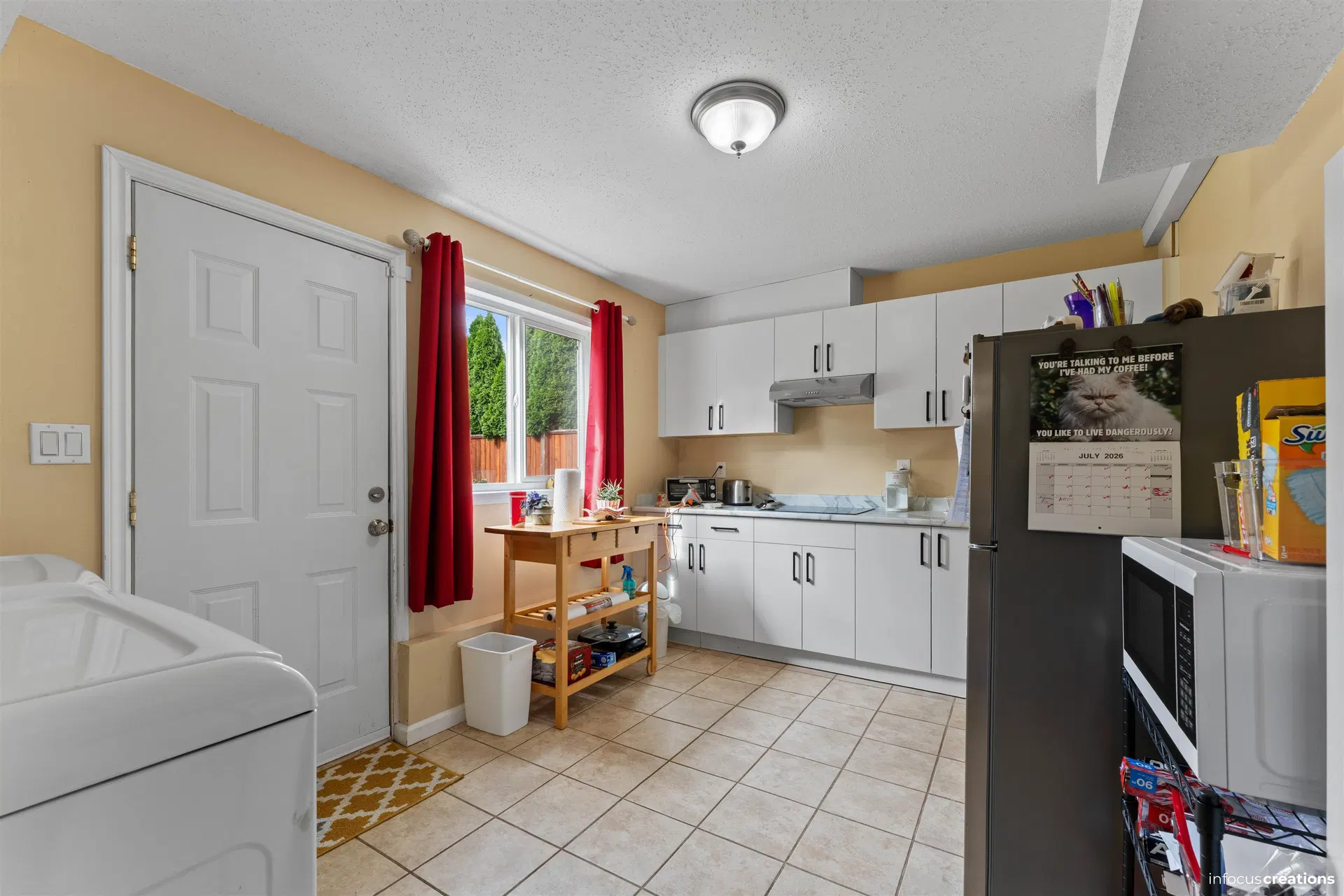 Photo 5 of 30 at 20445 Thorne Avenue