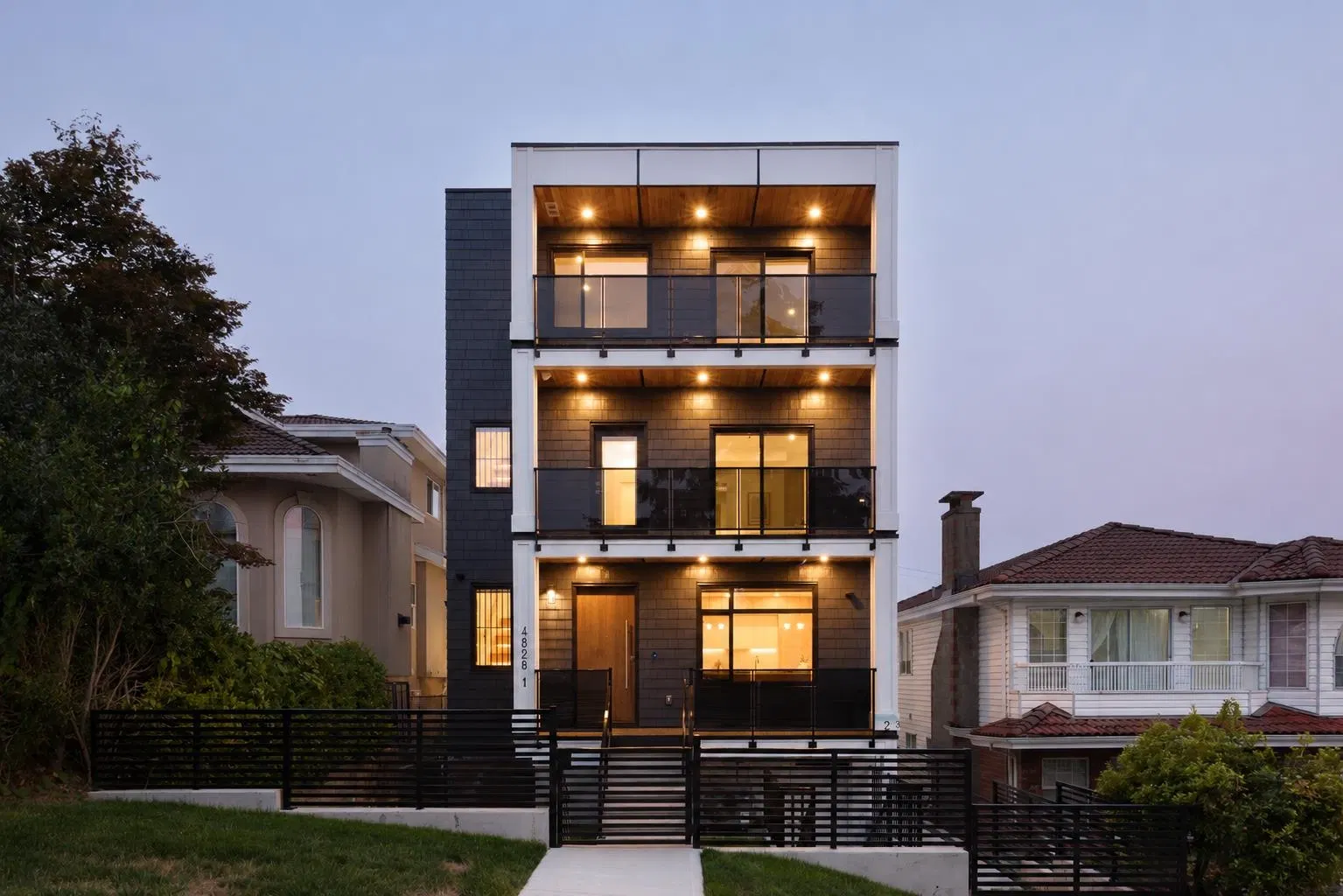 #1 – 4828 Albert Street