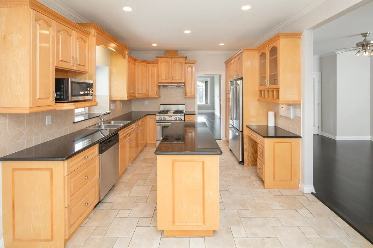 Photo 5 of 18 at 13479 98a Avenue