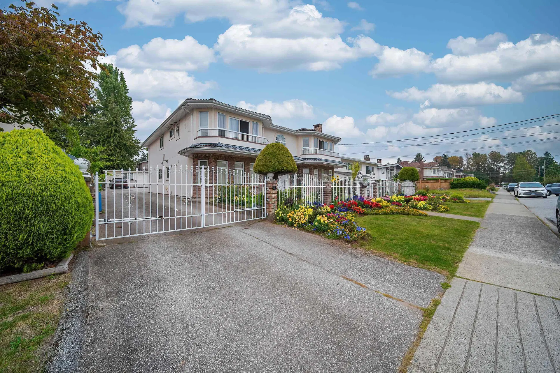Photo 2 of 40 at 5091 Sidley Street