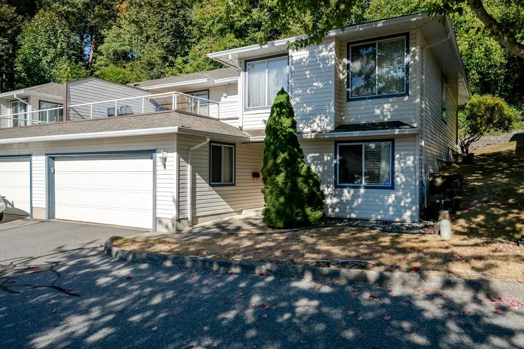 Photo 2 of 40 at #4 – 3051 Crossley Drive