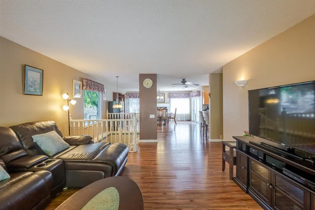 Photo 5 of 40 at #4 – 3051 Crossley Drive