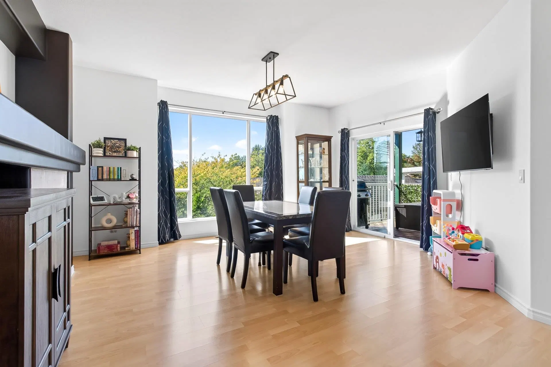 Photo 3 of 39 at 11537 228 Street