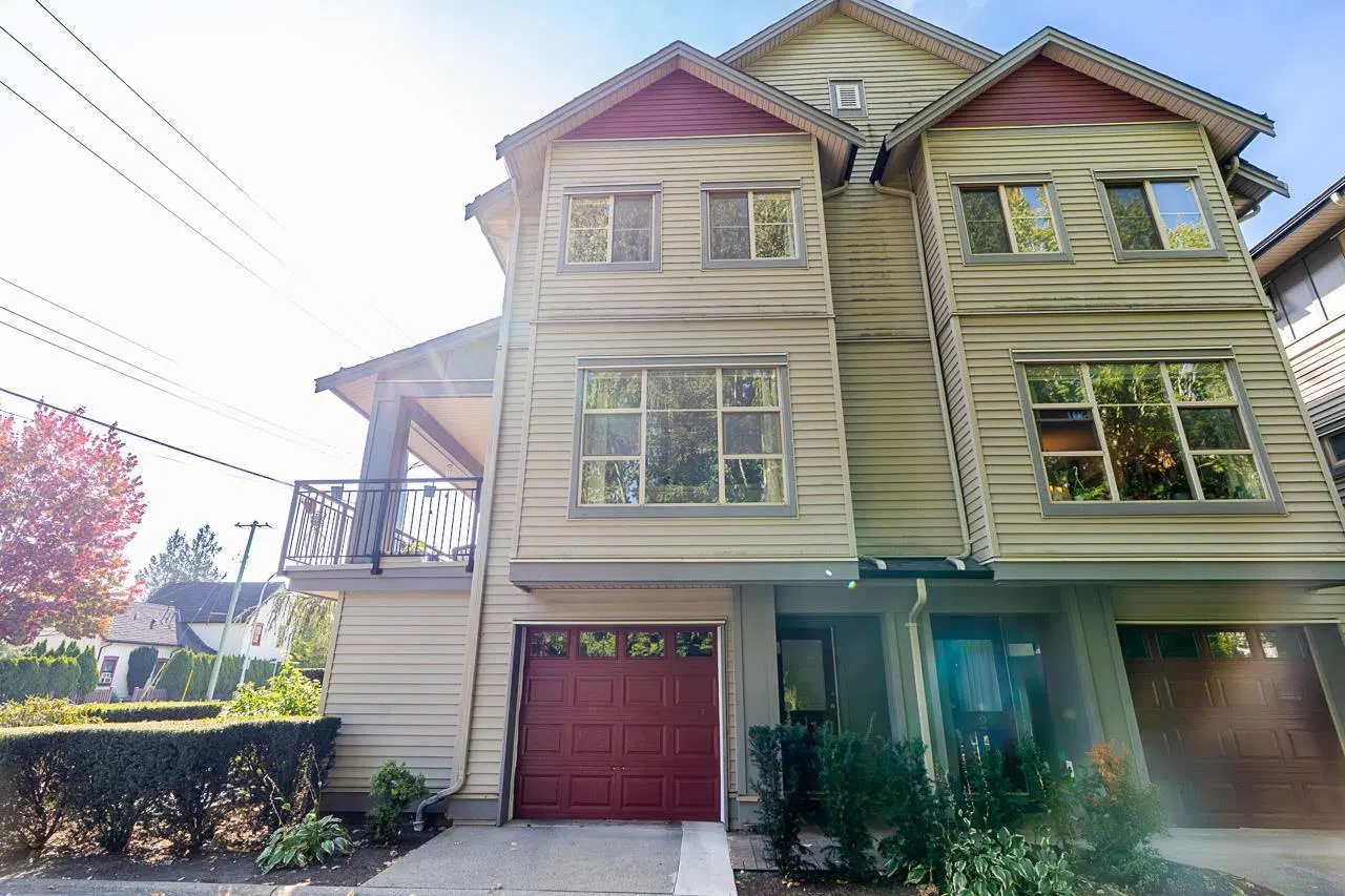 Photo 3 of 39 at #1 – 6033 168 Street