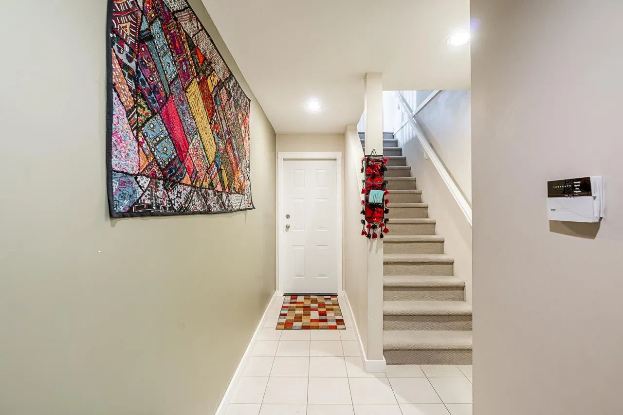 Photo 5 of 39 at #1 – 6033 168 Street