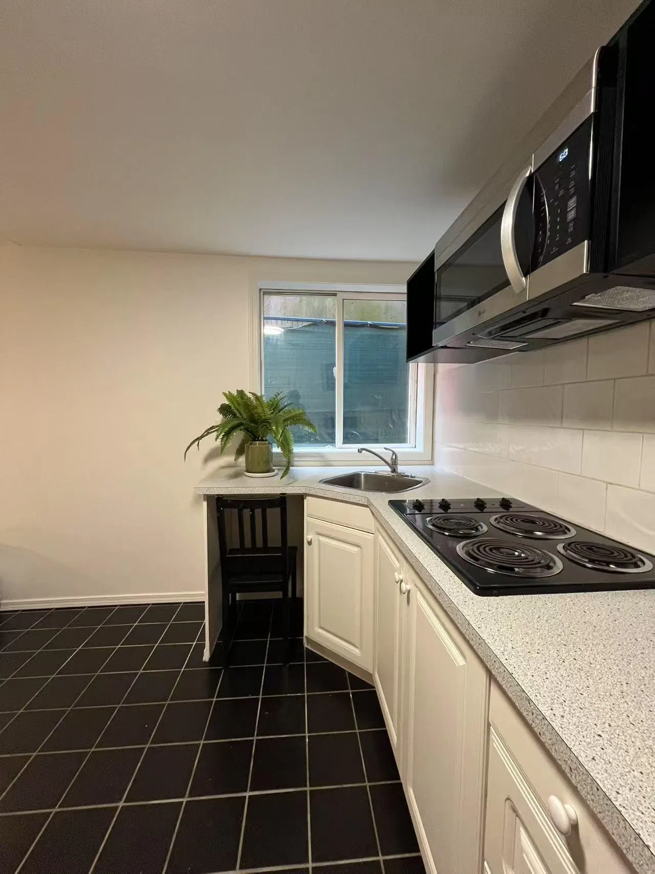 Photo 4 of 8 at #5 – 1517 Comox Street