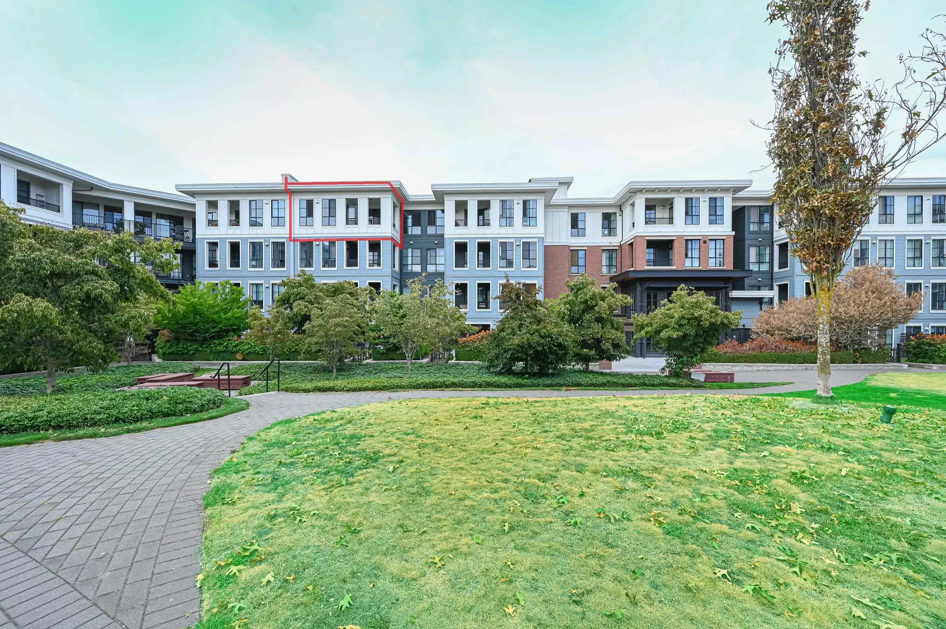 Photo 2 of 40 at #402 – 15138 34 Avenue