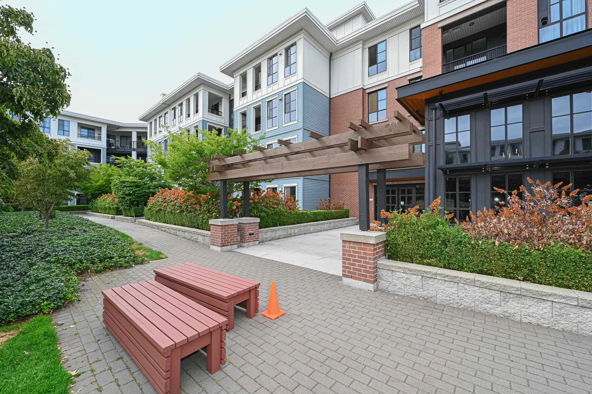 Photo 4 of 40 at #402 – 15138 34 Avenue